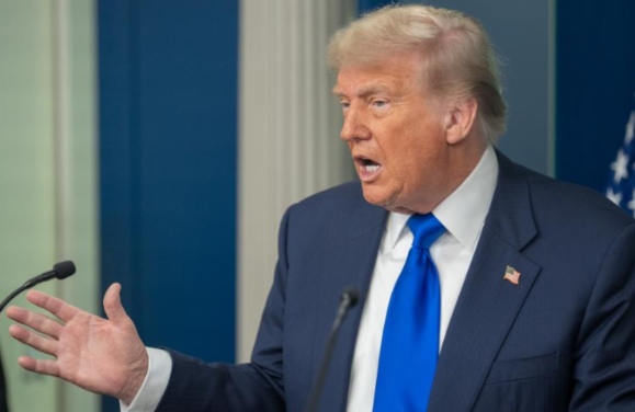 特朗普这话就很有意思了。当主持人问他，如果日本与中国开战，美国会不会支持日本时，