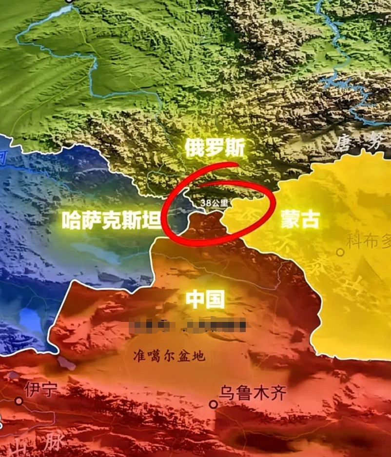 地理上，哈萨克斯坦原来并不与蒙古国接壤，两国之间还隔着中国和俄罗斯。其中，哈萨克