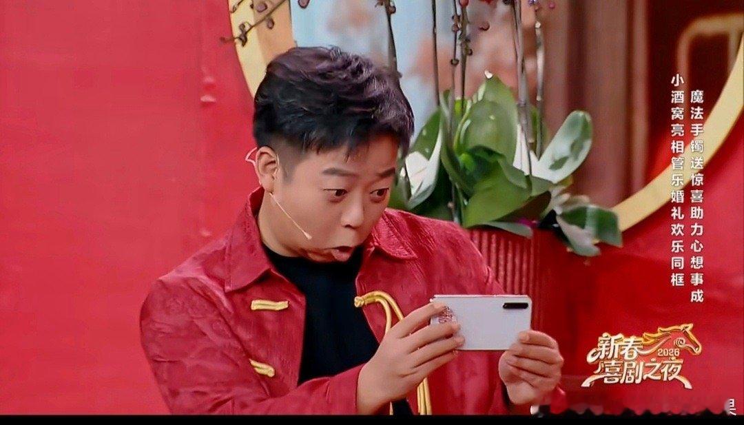 小酒窝做管乐的花童了小酒窝和管乐又合体啦！这次小酒窝给管乐当花童，白色小礼裙萌