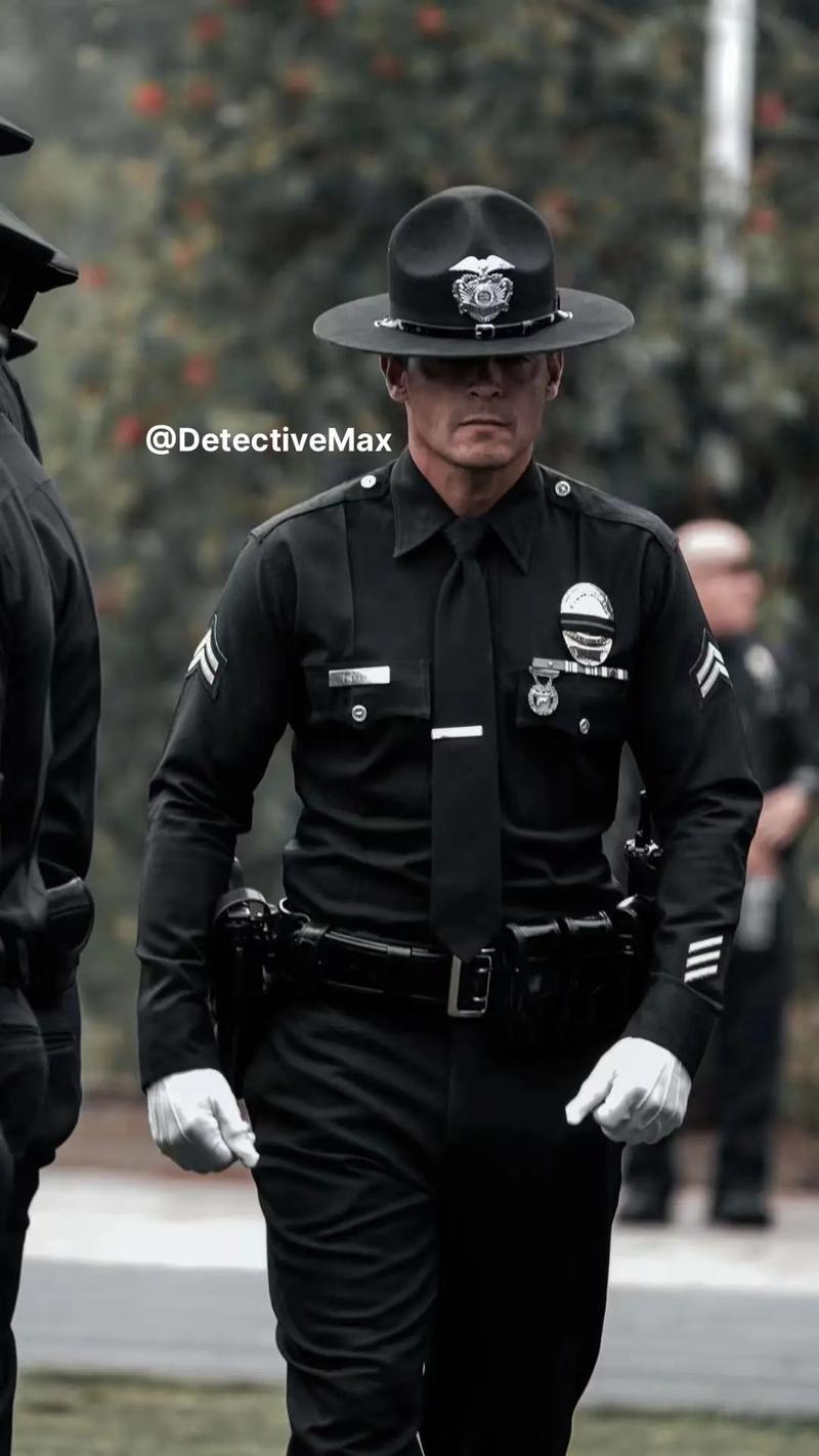 我去又爆大料，老A是从一个收尸人角度看美国，这次从他没接触过的：美国警察角度看美