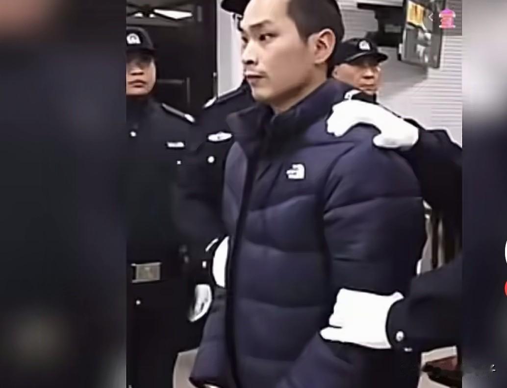 瞧这男人的面相，这样的男人也敢带回家？还是20年的发小呢！于心何忍将发小的