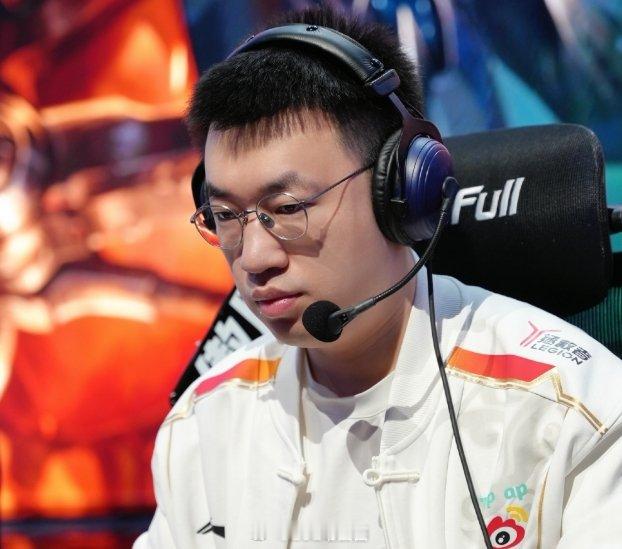 本赛段下限级别发挥🤡Xiaohu后三局6-16-6，“隐身”+“0作用”LPL