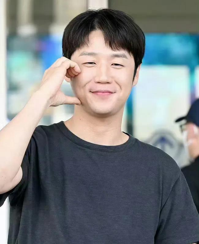 韩国现在最火的男演员来了不是车银优，也不是李钟硕，更不是李准基，而是让人意想