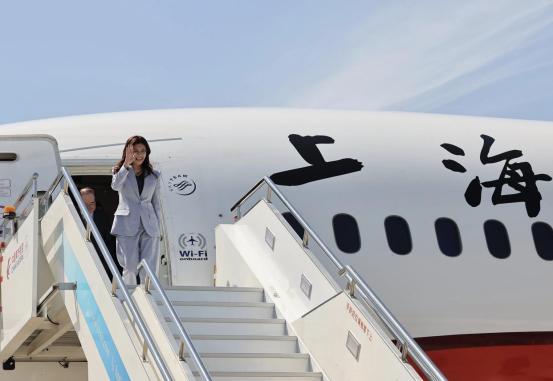 郑丽文选择搭乘中国大陆航班，而不是台湾航班前往中国大陆访问，民进党当局非常憋屈！