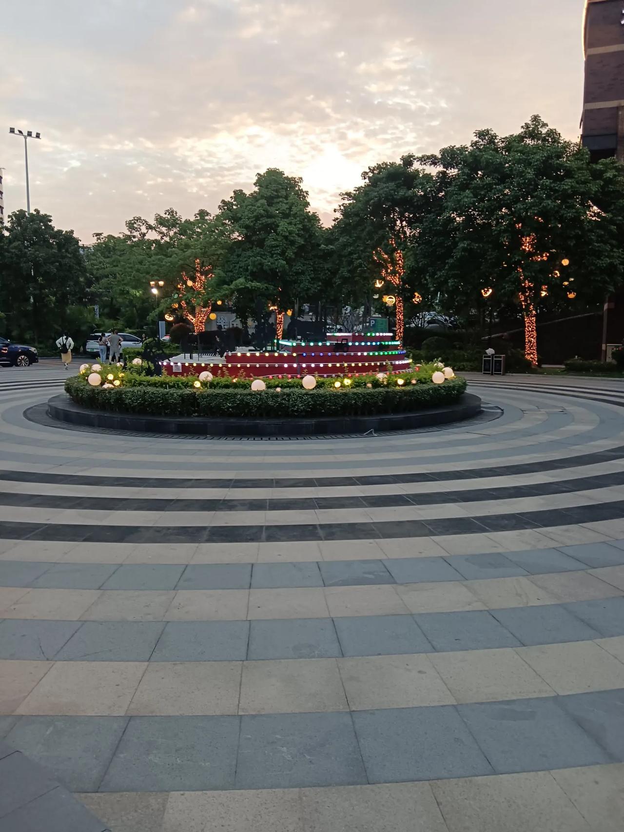 谁都无法想象，一个生产队近30年来，从当初的100多口人到现在还剩下十几个人，这