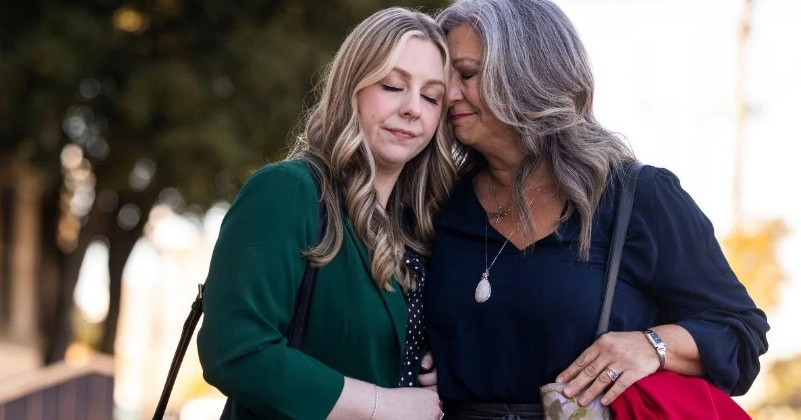 【美国一教师遭6岁学生枪伤导致左手残疾，获赔7100万元】美国弗吉尼亚州纽波特