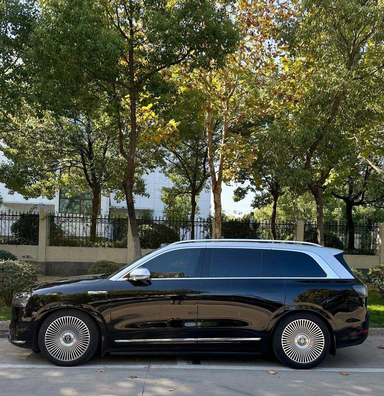 26岁女生第一辆车问界M9，太开心了…终于拿下心心念念的问界M9智驾版，落地54