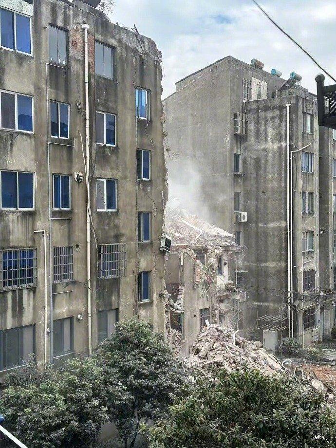 据丹阳市住房和城乡建设局消息，11月1日23时许，丹阳市云阳街道台阳小区38号楼