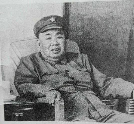 许世友退居二线回老家，遭子女反对，许世友：脱下军装我还是农民“1983年初春