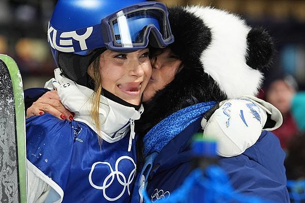 除夕夜，谷爱凌将向中国代表团首枚金牌发起冲击！北京时间2月17日凌晨2:30，