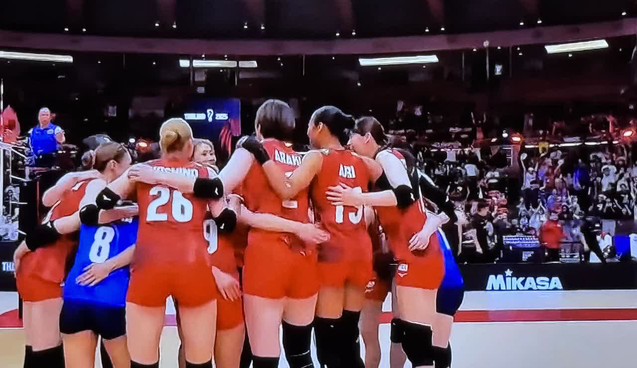 打脸打脸再次狠狠地打脸排协及教练，日本女排冲进四强，凭什么两个174个子主攻石川