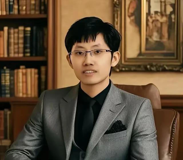 全中国都在骂老美卡芯片脖子，但梁文锋却曾点出了更恐怖的真相：就算把算力全给你，如