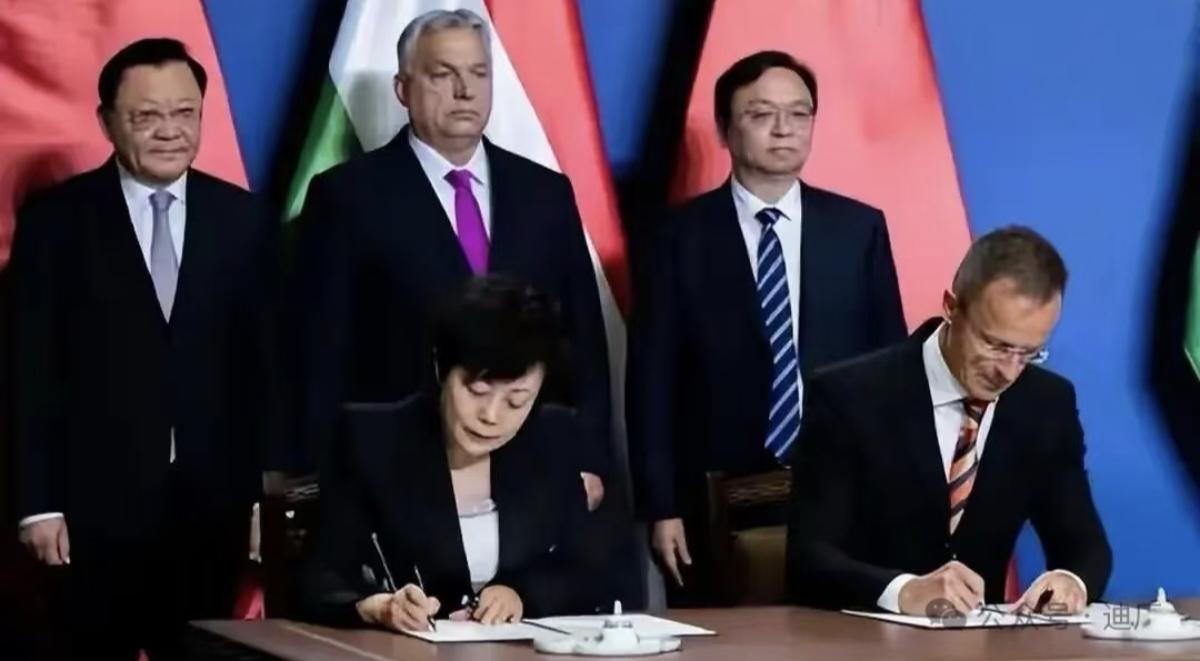 比亚迪确实厉害，把匈牙利前外长西雅尔都招进来了。出任比亚迪欧洲区全球对外关系高级