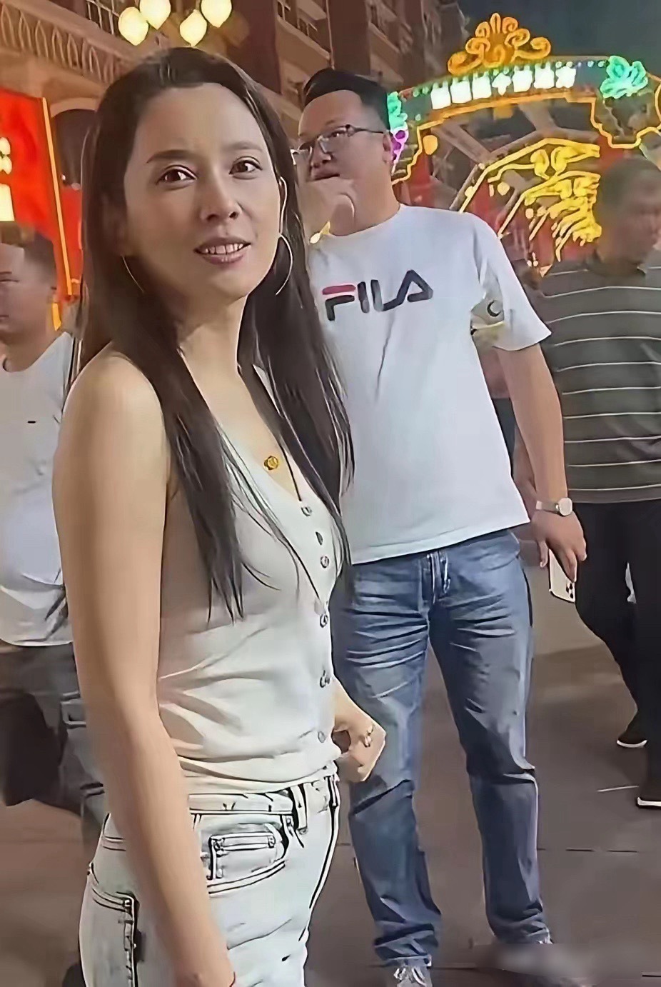 森林北的无滤镜街拍，终于明白大家为什么对她的颜值争议这么大了