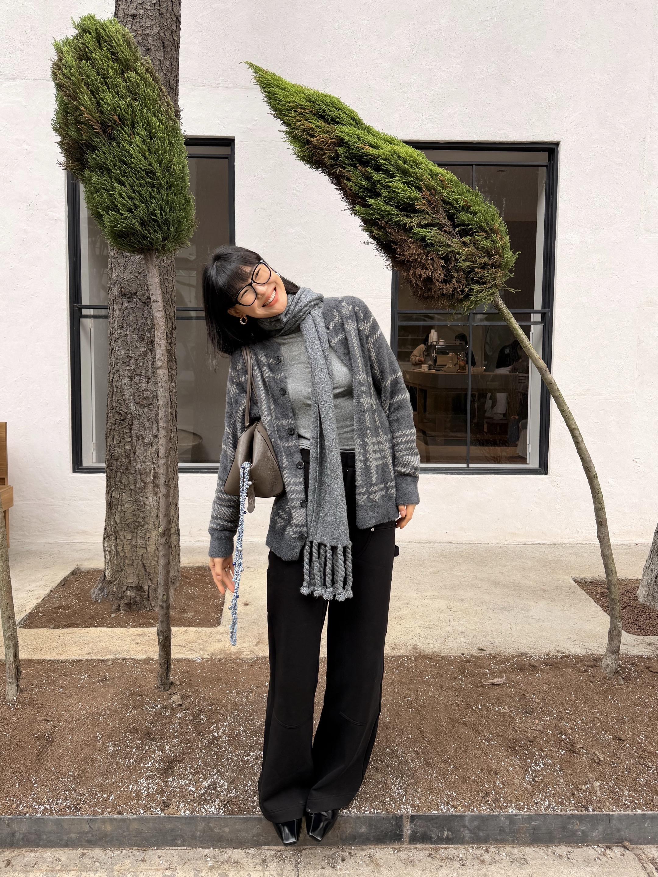 好久没有打扮漂亮出门了！毛衣/裤子/围巾 defynition，打底 ...