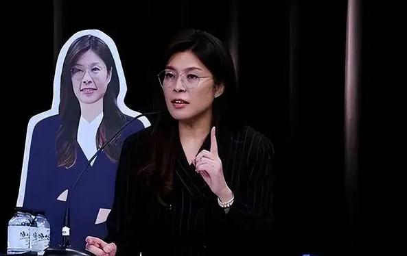 台湾问题这样解决最好！第一，宣布台军全部转民；第二，宣布解放军进驻台湾；第三，宣