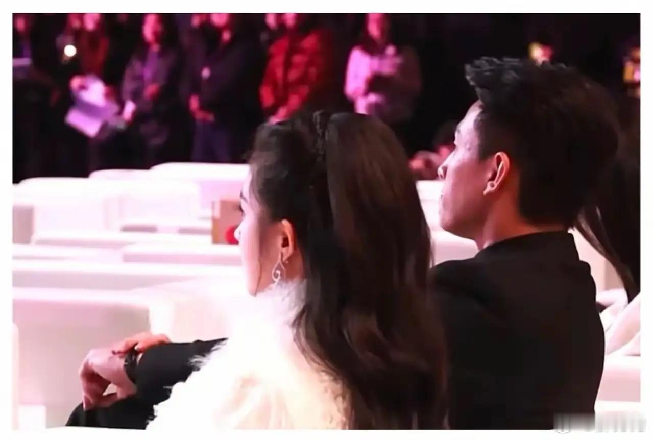 看来内娱真的变天了，国剧盛典没有杨幂、赵丽颖、刘诗诗、唐嫣等大花就算了，最火的明