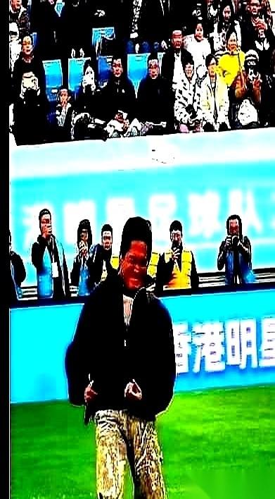 63岁，医生直接给齐秦判了“死缓”——心肺功能老化。这话够狠吧？结果8年后，