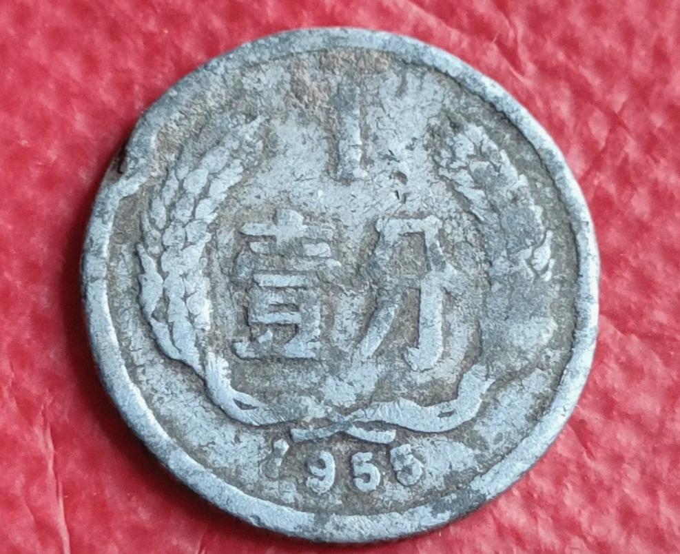 溢价66万倍！一枚普通的1分钱，别当废品扔了你的家里如果还有那种老式的饼干盒子