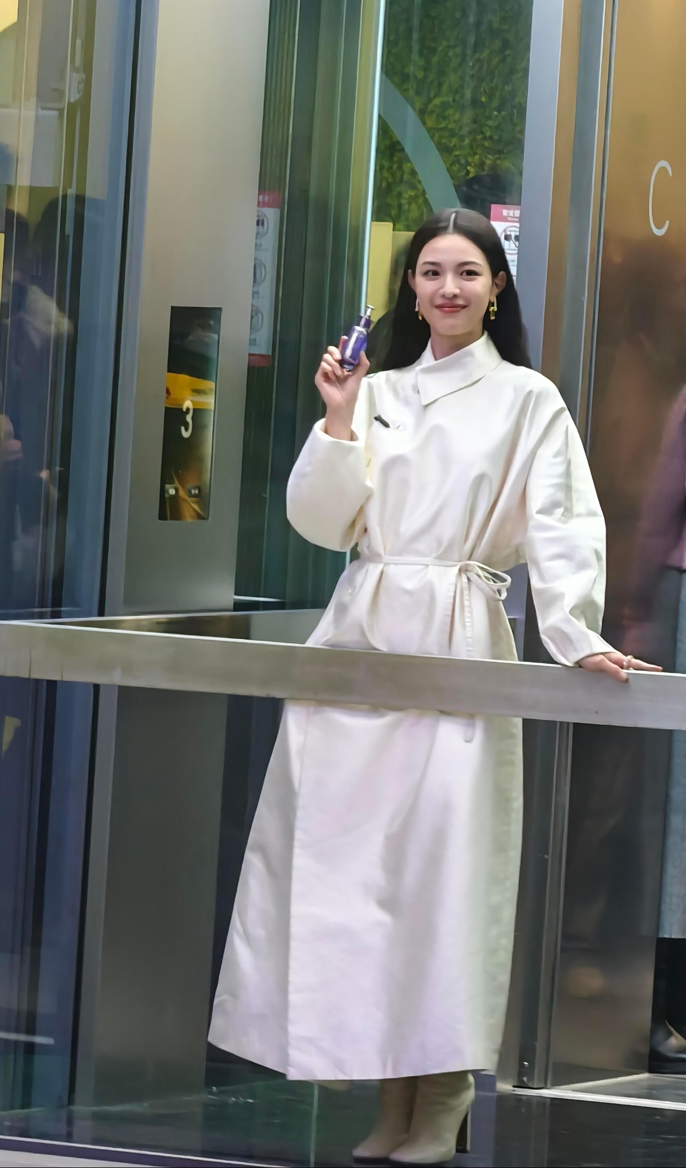 钟楚曦扫楼生图，状态超好！