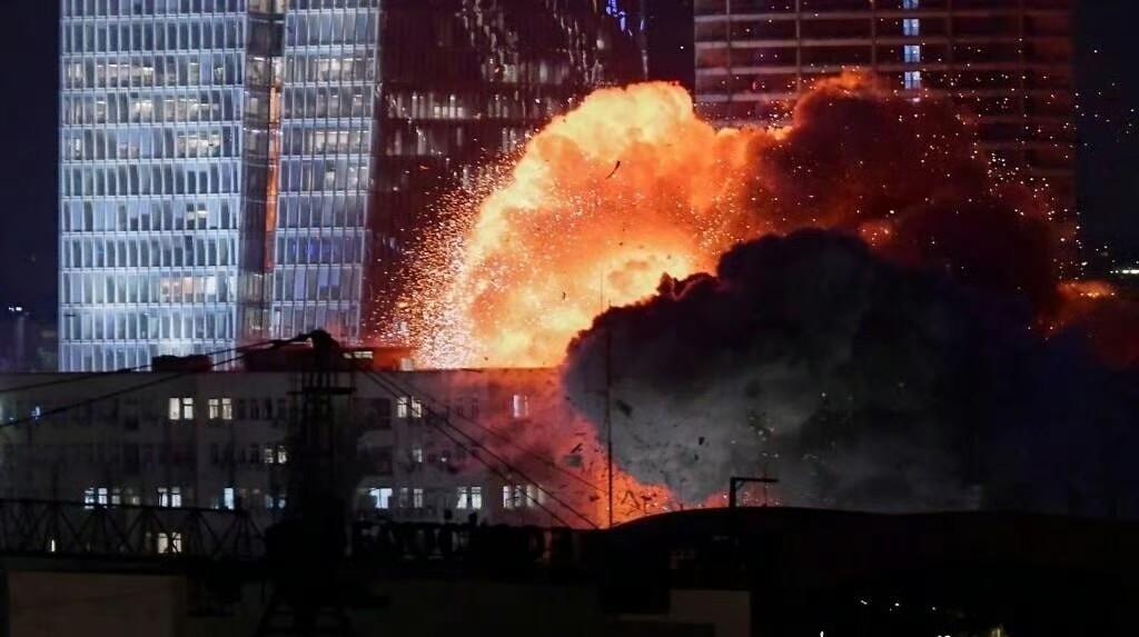 也不知道伊朗指挥官怎么想的，都什么时候了，还想着空袭以色列国防部大楼，里面早就没