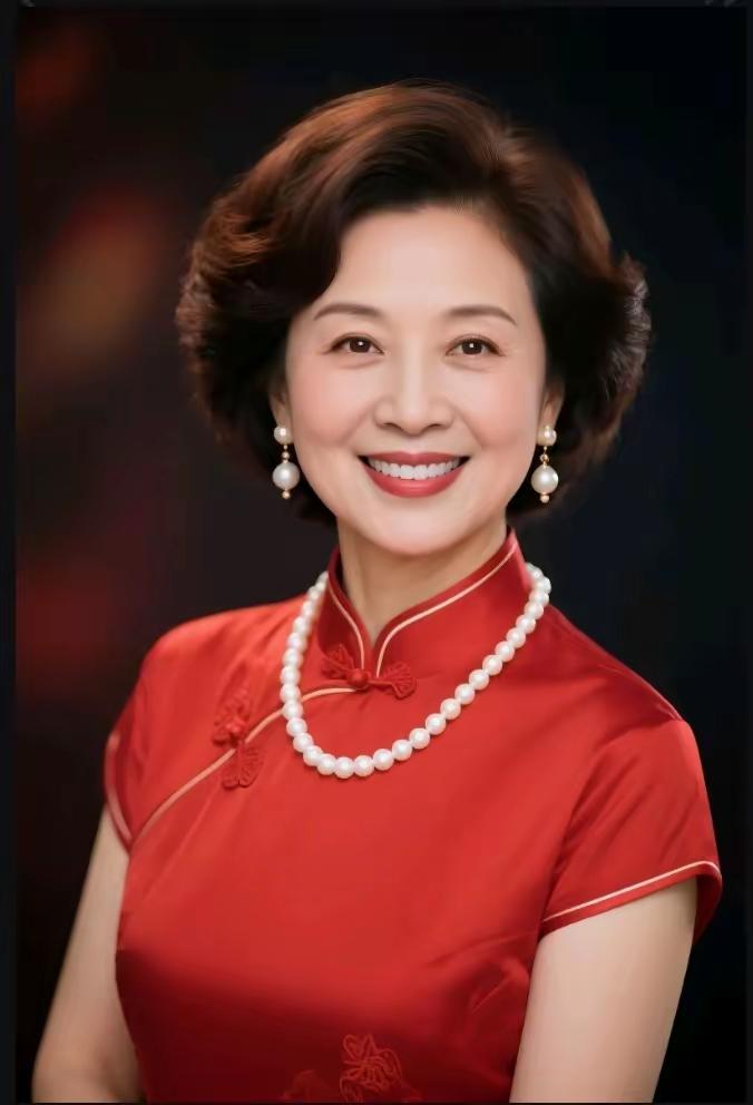 七分酸苦三分甜，百般滋味已尝全，一朝春尽容颜老，红尘不败美人心。