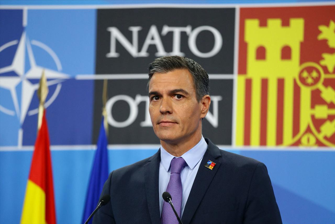 桑切斯这回是真不给布鲁塞尔留台阶了。 欧盟外长会议还没开，西班牙首相先把话撂