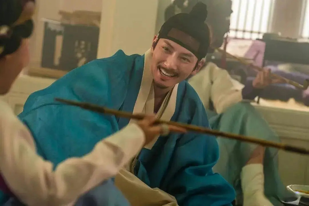 顶流演员拍大尺度戏，惹了众怒Netflix新韩剧《挑情丑闻》一上线，直接炸翻全网