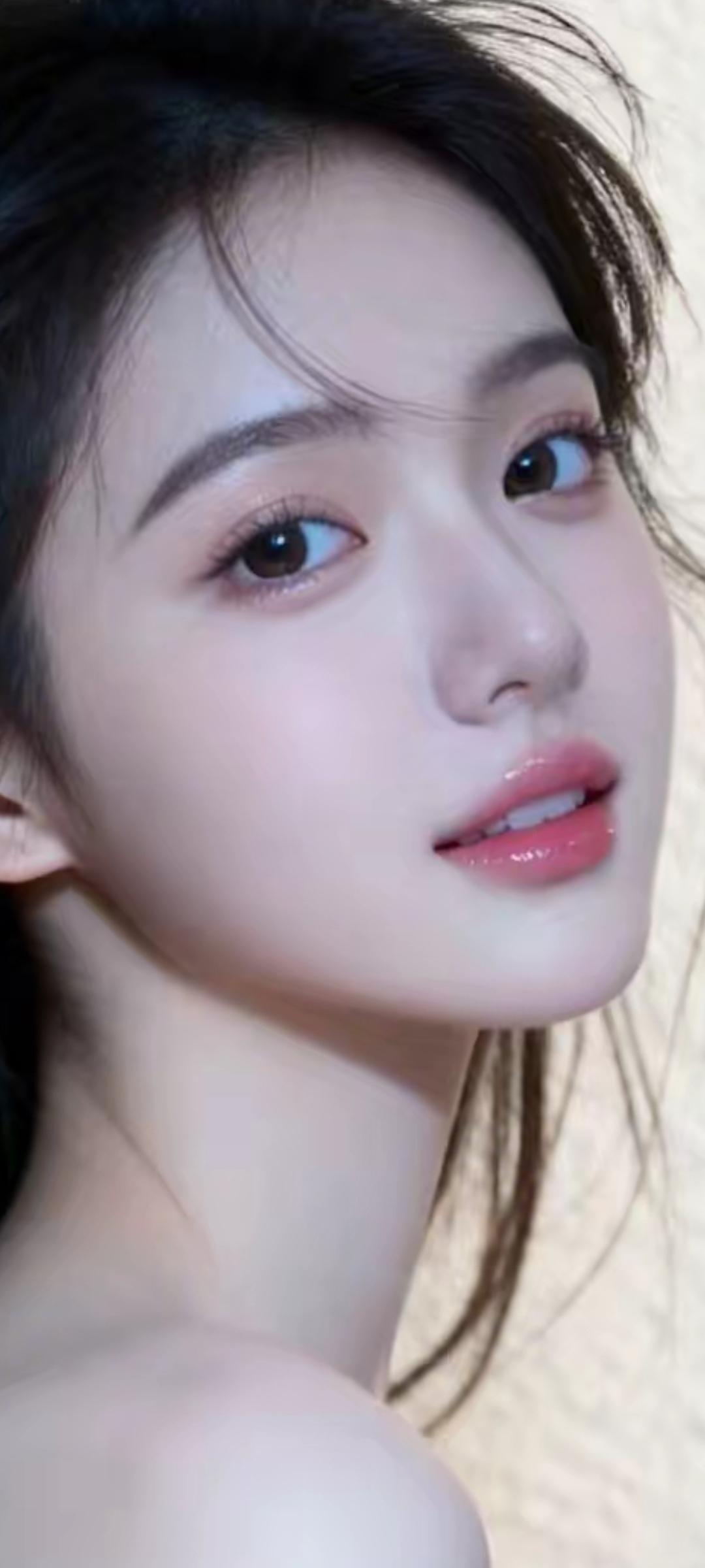 温柔甜美的少女，梦幻般的眼神，让人心动不已。