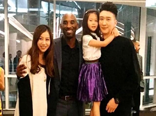 科比～很可能是最好的老大哥！！1，鼓励孙悦当时孙悦在湖人很难有出场机会，他觉