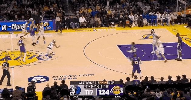 关键三分杀死比赛！老詹复出4战全胜，而且这4场球能看出詹姆斯主动转型，老詹现在接