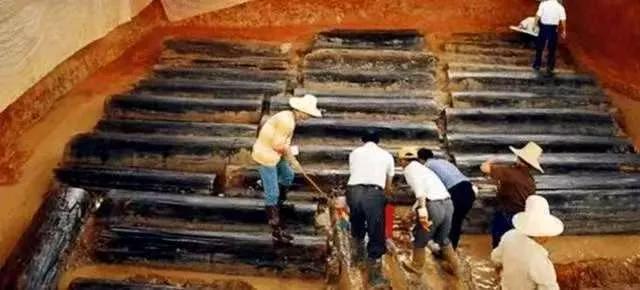 2007年，一位村民发现一个山洞，里面竟然藏着46具少女尸体，最惊人的是，