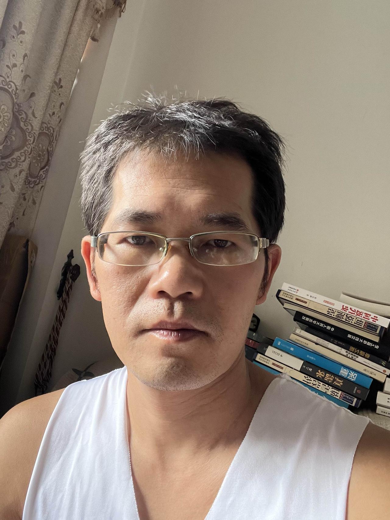 失业一年终曲一年没去上班，没有打卡，没有周末的概念，没有人对我指指点点，靠自