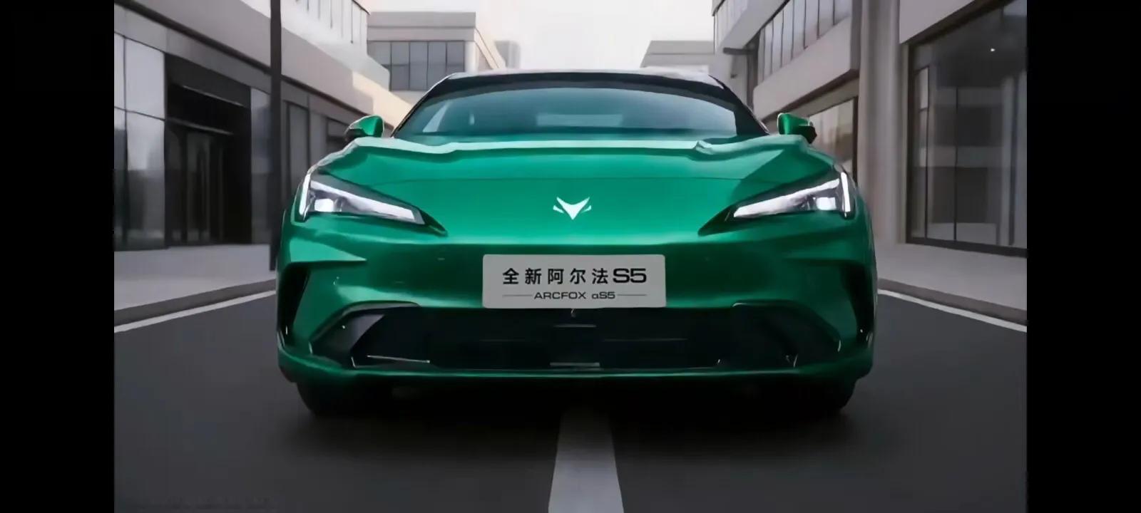 11万左右的中大型轿跑推荐极狐阿尔法S5，给追求品质的年轻人