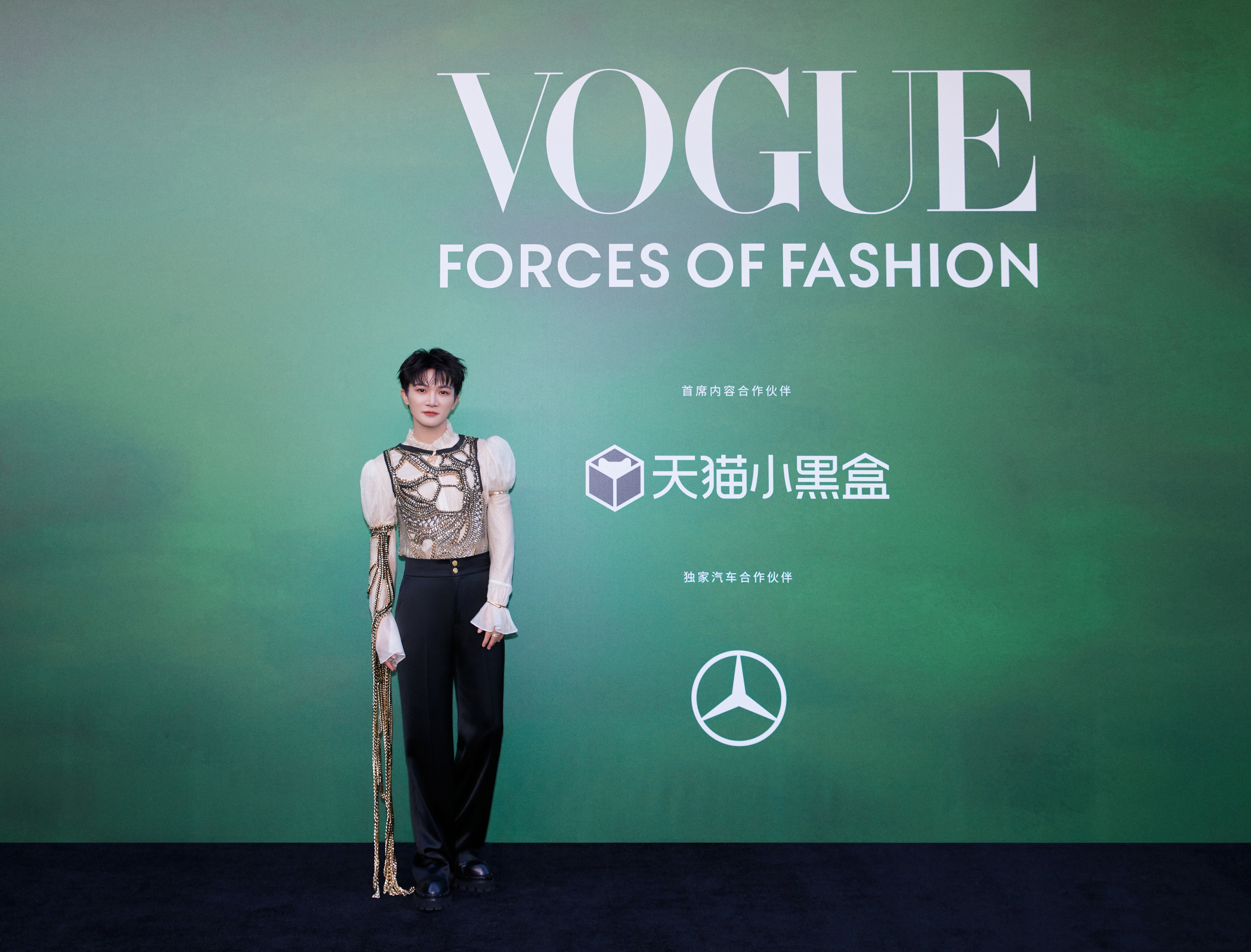 周深｜VOGUE盛典红毯继续高定加身，来自周深今日亮相VOGUE盛典造型