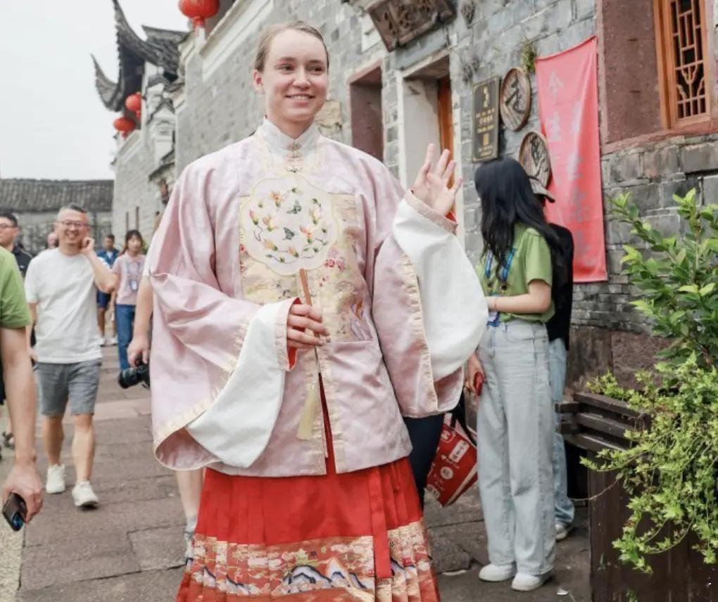 83天豪取奖金5648万！26岁冰美人杀疯：连赢10次TOP10萨巴被折磨北京