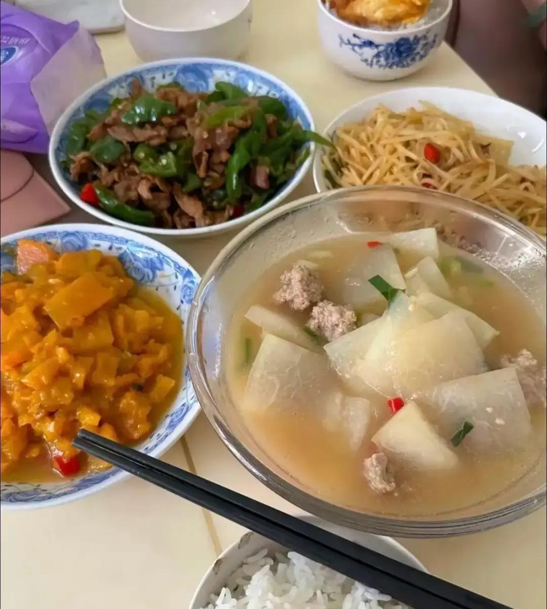 婆婆当着我说话，儿子娶谁惹争议，家里气氛有点紧张结婚多年，住着自己还贷的两室