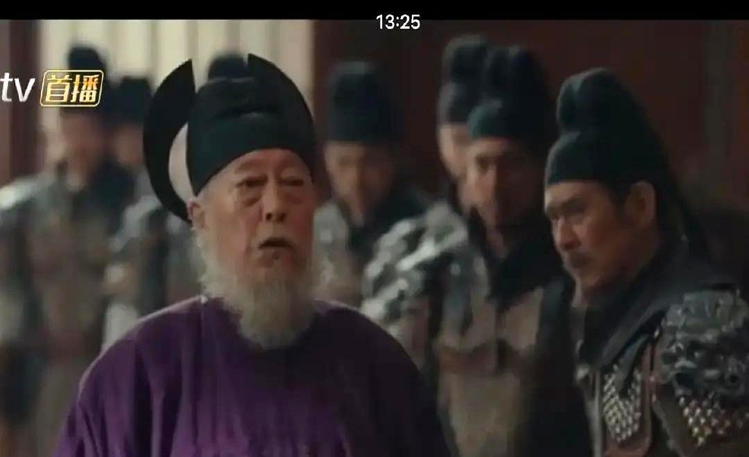 零下十度跪三衣，膝盖结冰横店夜里零下十，朱亚文穿着单袍在雪里跪到开机，膝盖