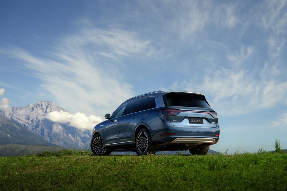 问界M9正在成为高净值人群的默契之选在高端社交场域，选择什么车往往传递着某种信