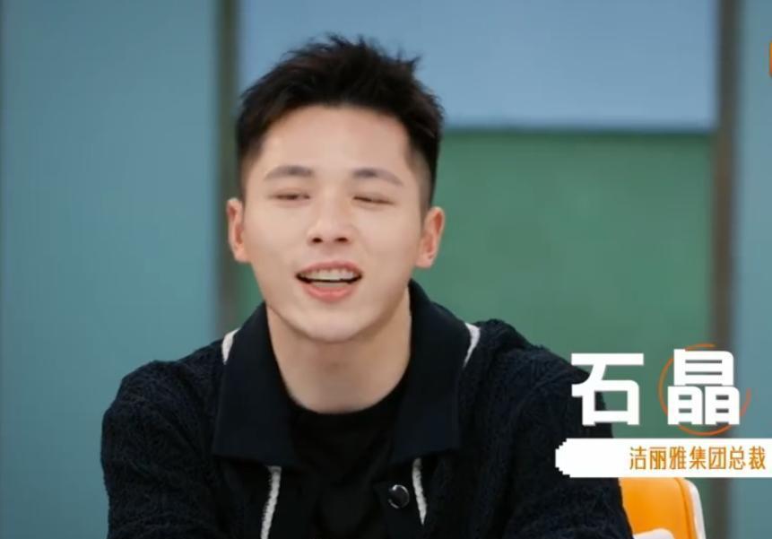 你以为的网红：扭腰摆胯。真正的网红：对着镜头拆解120支纯棉的纱线配比。账号