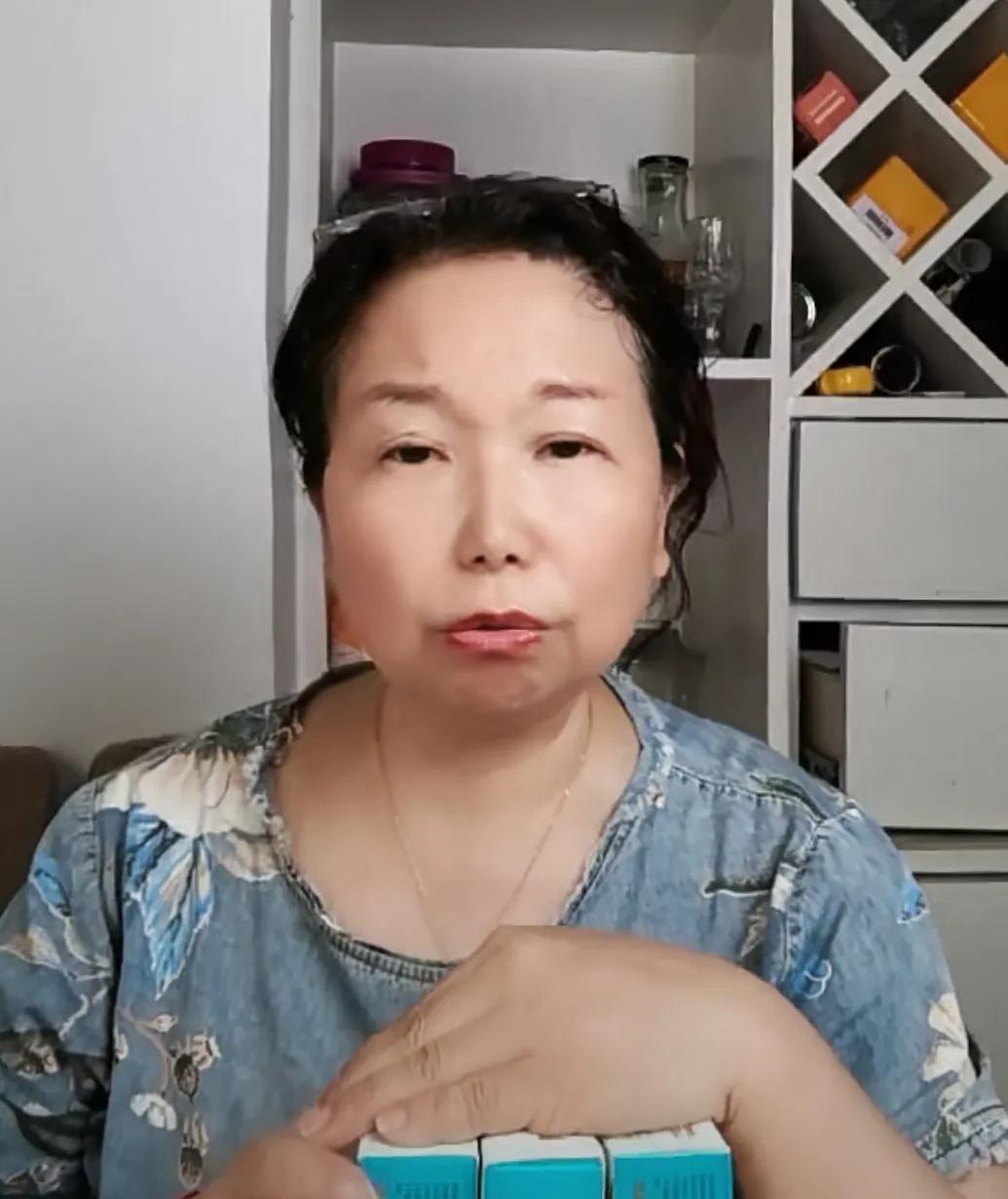 柴桑大姐又收到了交费单的事！大姐说：缴费单，她不拿，一般人能说过去吗？找各种