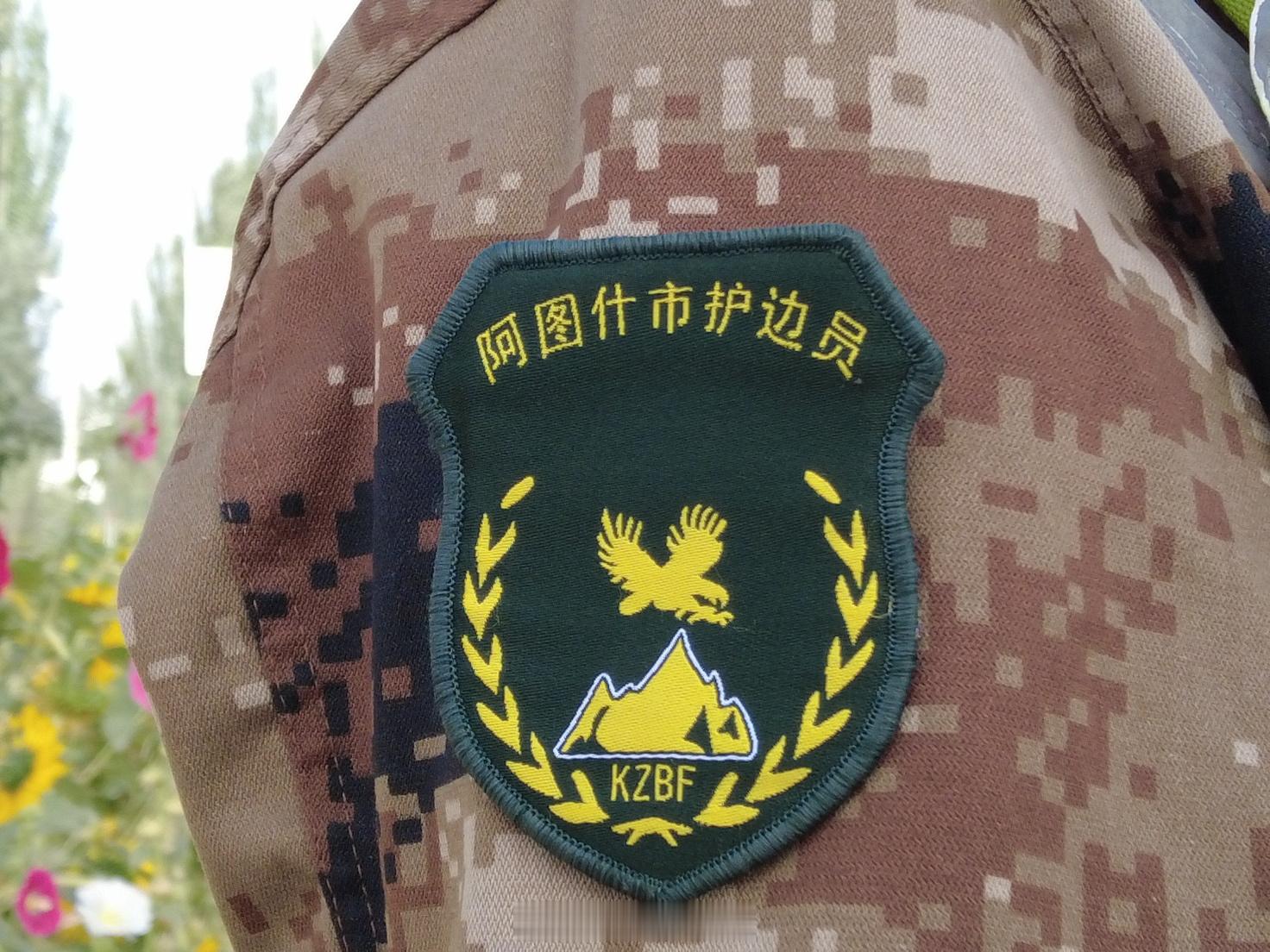 昨天开车去阿图什大峡谷，路上挺好看的，可惜距离5公里处就被拦住不让去了。在附近看