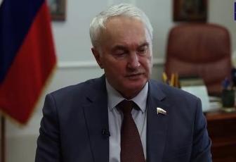 欧洲现在必须要保护泽连斯基，不是因为他能打赢俄罗斯，也不是他能保护欧洲，而是当俄