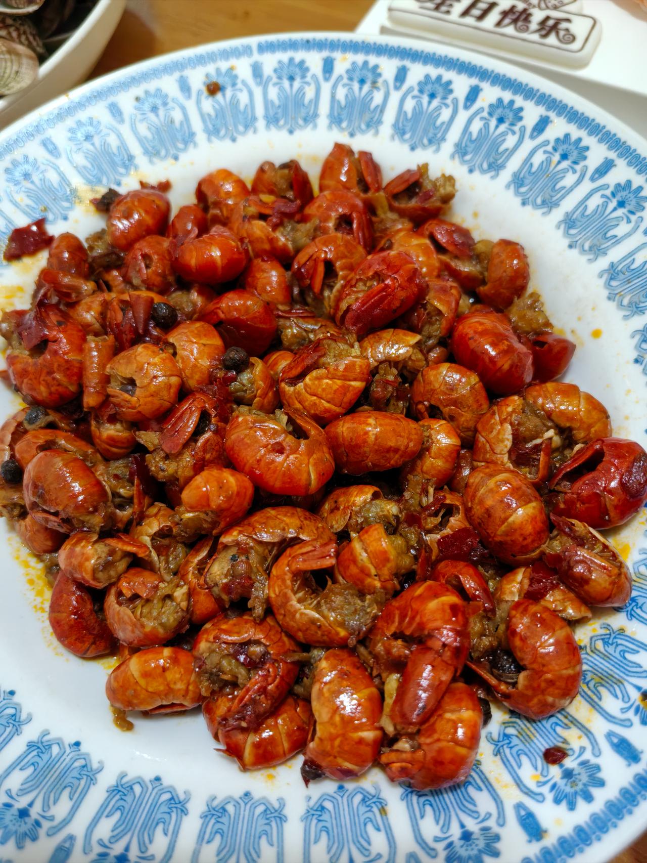 妻子在厨房做饭，让老公帮忙洗菜，她去和面这样能快一点，老公却理直气壮的拒绝了，拒