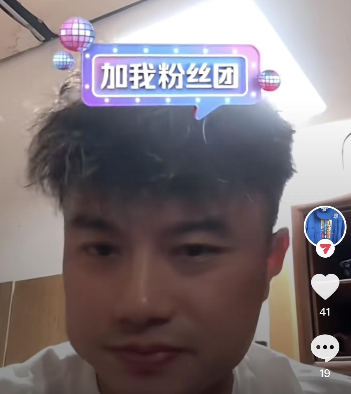 支持曹赟定！曹赟定在直播中矛头直指斯卢茨基，痛批他数条大罪，例如战术单一，只会
