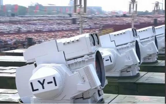 美国最害怕的不是中国的导弹，不是航母，而是中国的舰载激光武器，因为导弹、航母中国