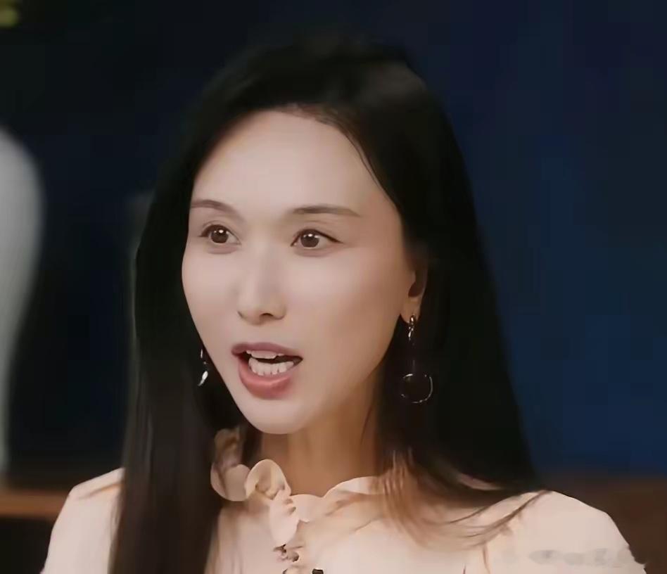 林志玲姐姐突然变成了大家都不熟悉的样子，不知是年纪大了还是医美了，或者是日本这个