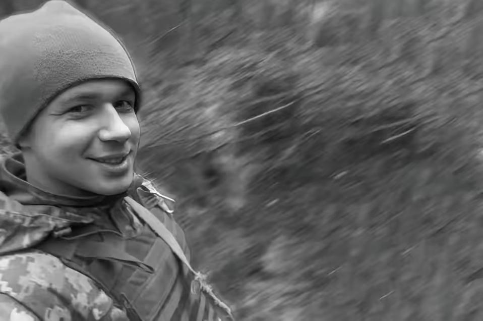 整整四年了，这场仗打到了今天这个地步，谁能想到当初那个25岁的电焊工，竟然成了整