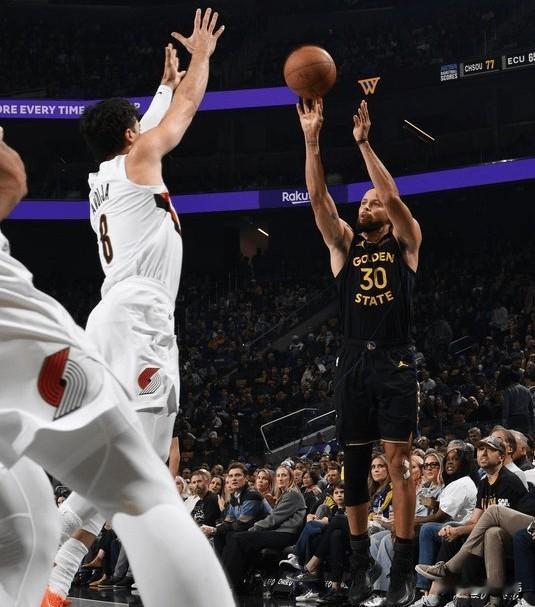 只靠库里还是不行！阿夫迪亚谈库里：“斯蒂芬库里一如既往的厉害，但胜利属于我们