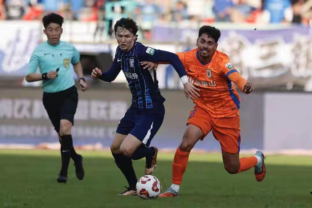 中超赛季收官战，没有出现大的意外，山东泰山队客场5比1大胜武汉三镇队。没有像大多